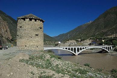 卡普空《原始袭变》新预告片展示标志性动力装甲